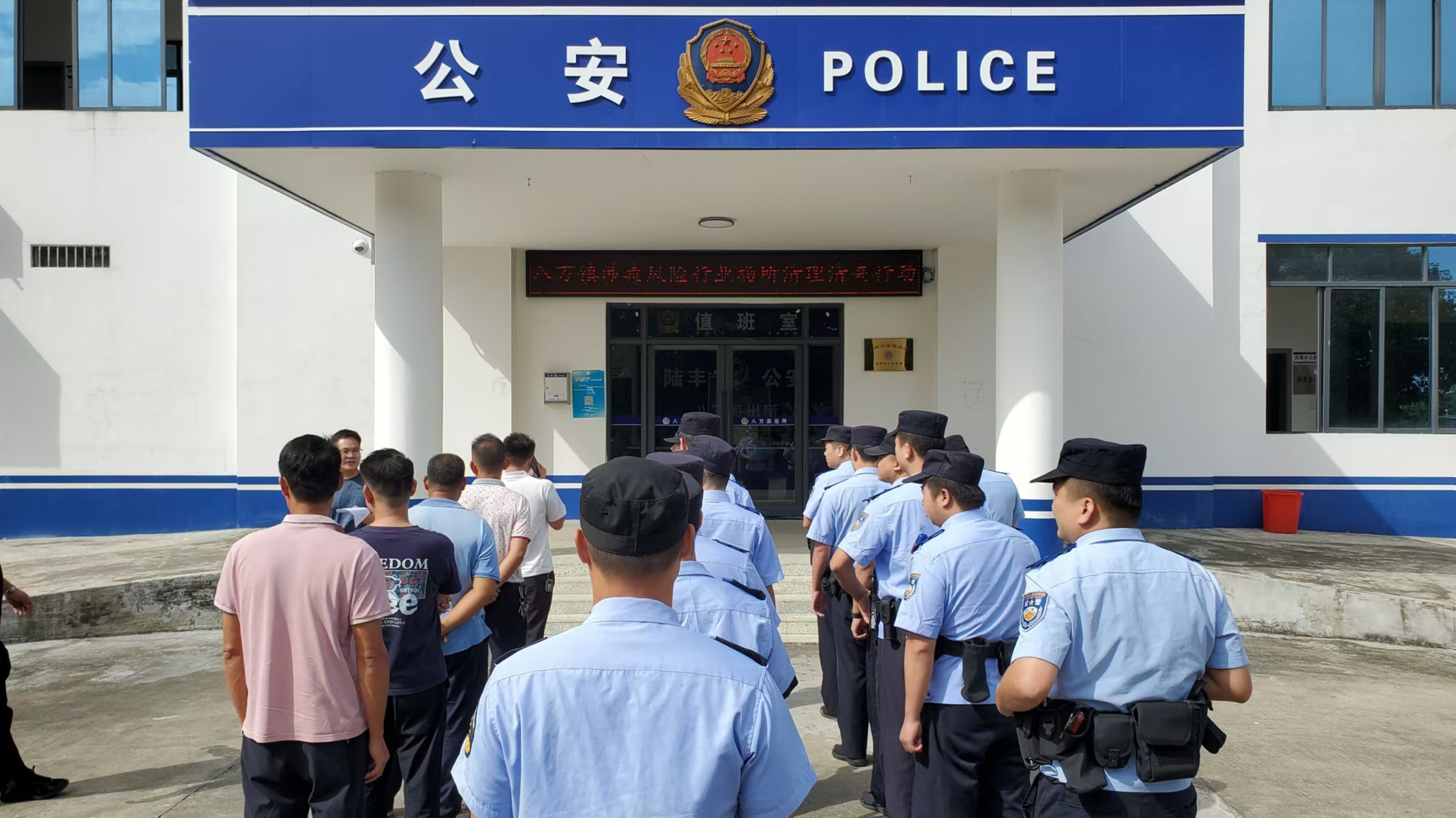 20241026八萬鎮(zhèn)開展涉毒風(fēng)險(xiǎn)行業(yè)專項(xiàng)清理清查統(tǒng)一大行動(dòng).doc_2