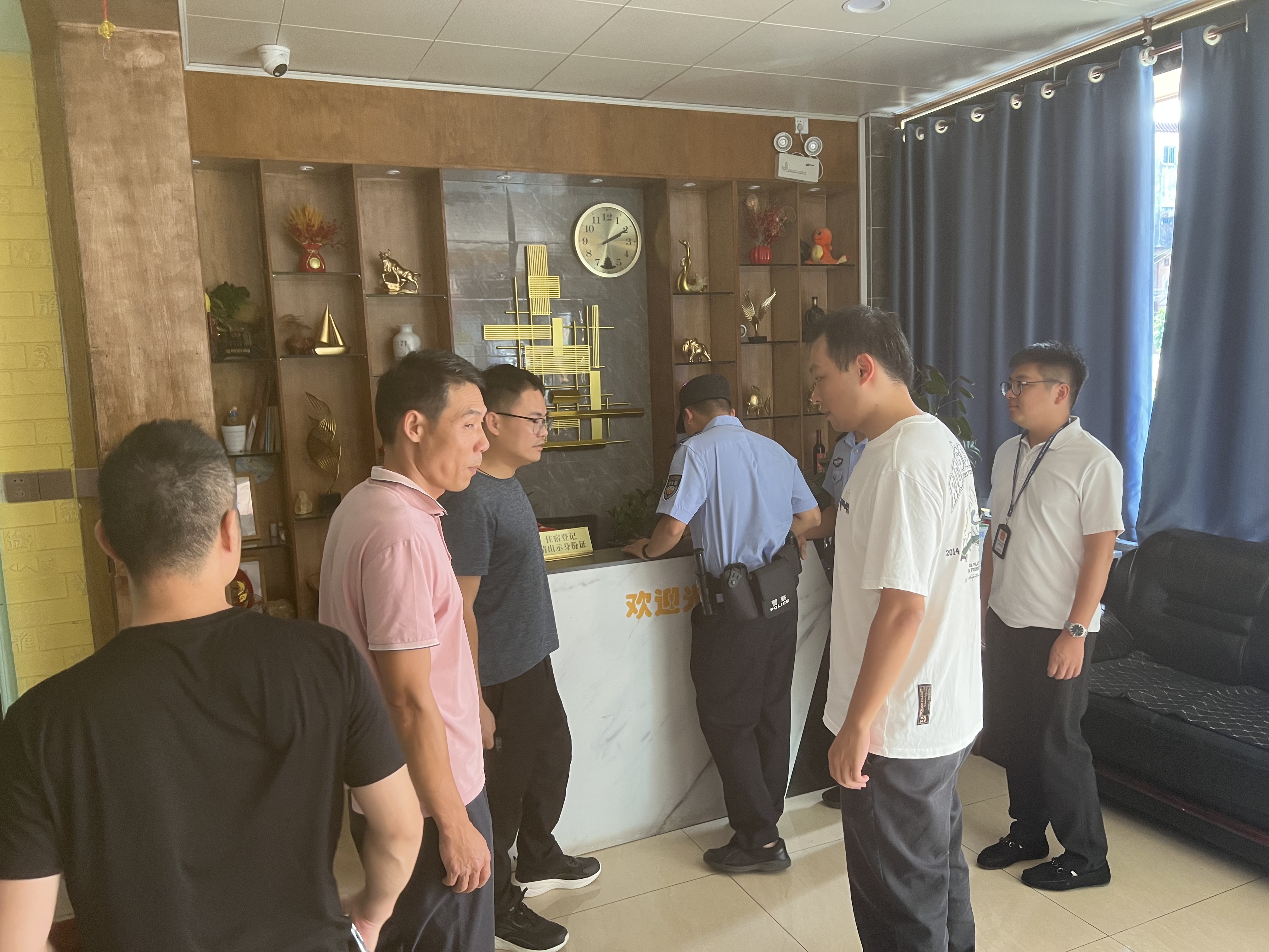 20241026八萬鎮(zhèn)開展涉毒風(fēng)險(xiǎn)行業(yè)專項(xiàng)清理清查統(tǒng)一大行動(dòng).doc_4