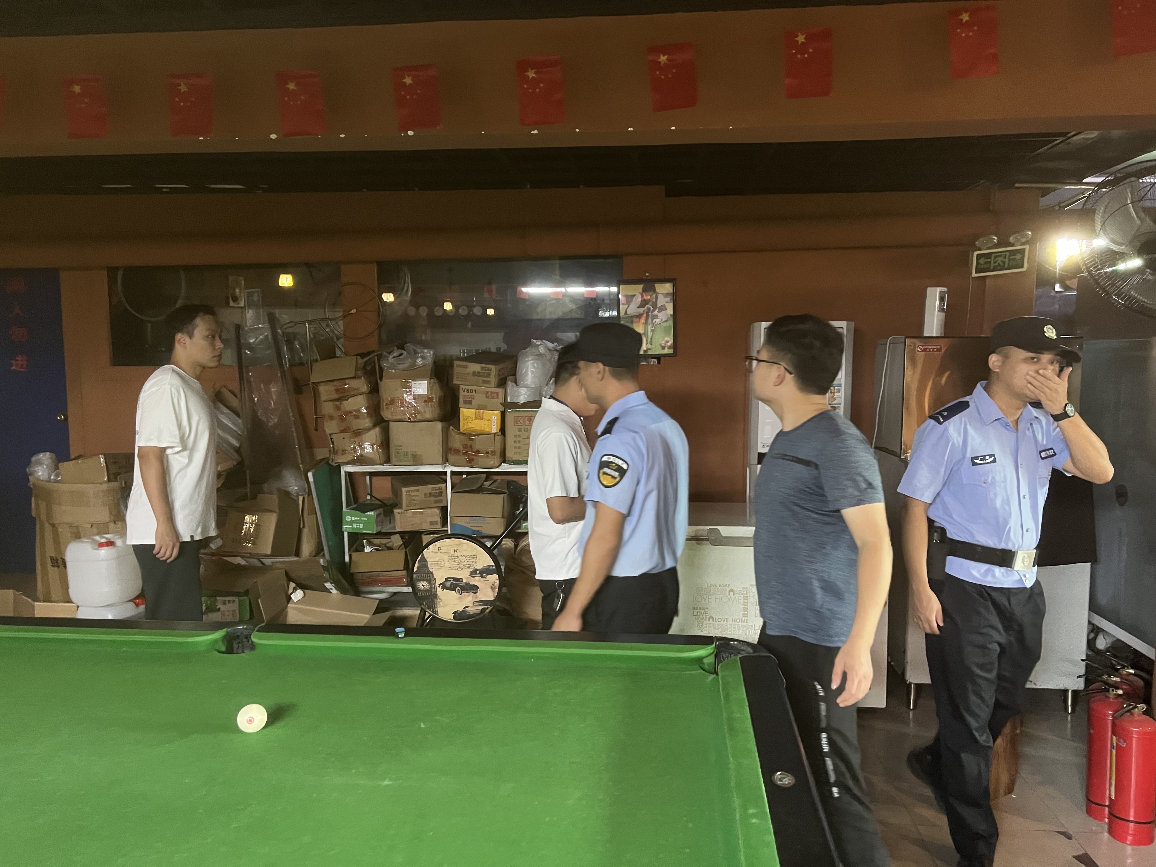 20241026八萬鎮(zhèn)開展涉毒風(fēng)險(xiǎn)行業(yè)專項(xiàng)清理清查統(tǒng)一大行動(dòng).doc_9