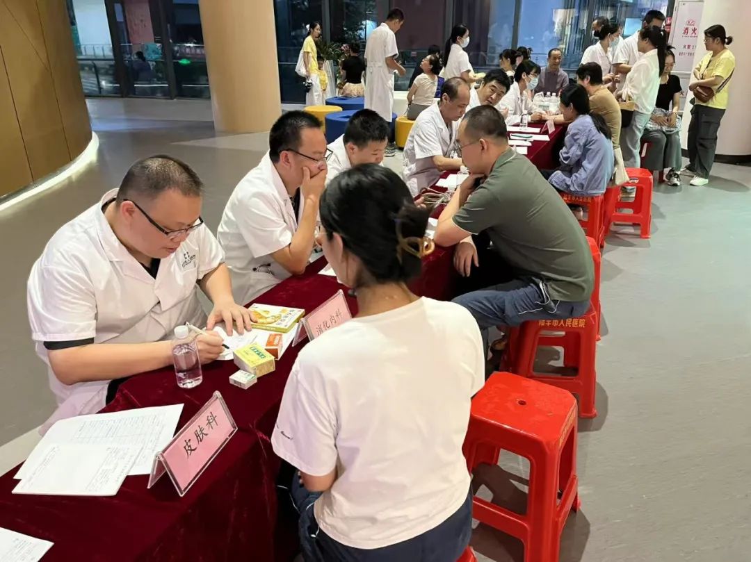 陸豐市人民醫(yī)院“關(guān)愛(ài)職工健康，助力百千萬(wàn)工程”義診活動(dòng)圓滿(mǎn)結(jié)束 (2).jpg