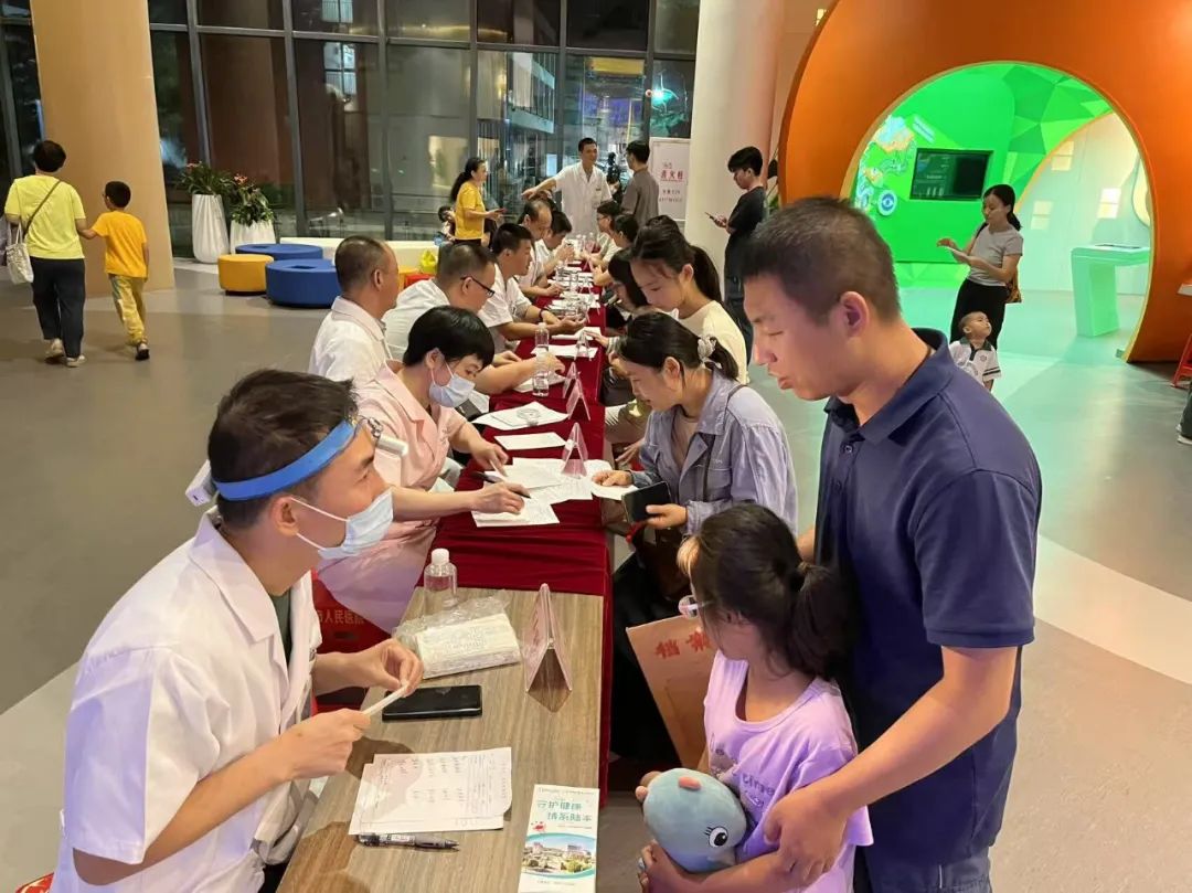 陸豐市人民醫(yī)院“關(guān)愛(ài)職工健康，助力百千萬(wàn)工程”義診活動(dòng)圓滿(mǎn)結(jié)束 (3).jpg